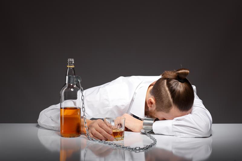 12 jel, melyek alapján továbbgondolhatod az alkoholhoz fűződő viszonyodat