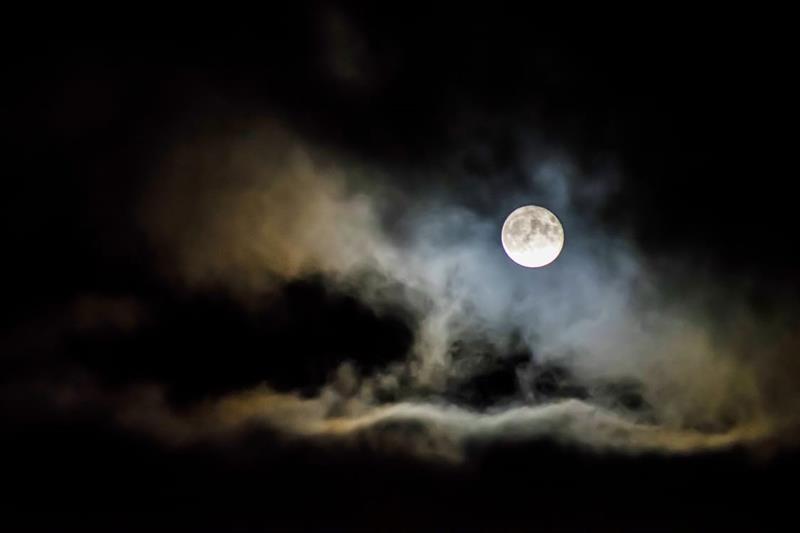 Az este verse - Vörösmarty Mihály: A Holdhoz