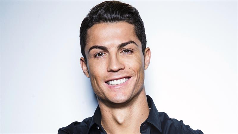 Ronaldo álruhában mutat rá, milyen képmutatóak vagyunk! (videó)