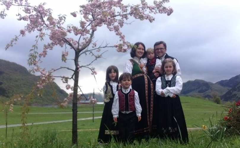 Az ötgyermekes, keresztény Bodnariu család (forrás: lifenews.com)